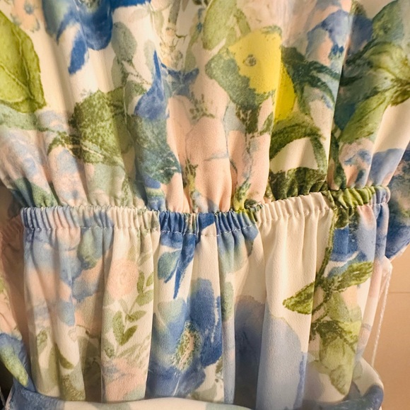 Floral Sleeveless Jumpsuit - Picture 9 of 12